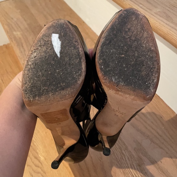 Gucci black patent leather peep toe heels - Picture 6 of 8